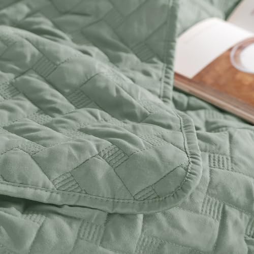 Bedsure Queen Quilt Bedding Set - Lightweight Spring Quilt Full/Queen - Sage Green Bedspread Queen Size - Bedding Coverlet for All Seasons (Includes 1 Quilt, 2 Pillow Shams)