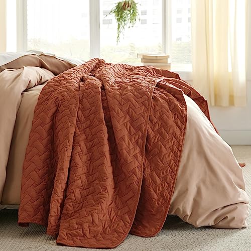 Bedsure Queen Quilt Bedding Set - Lightweight Summer Quilt Full/Queen - Red Orange Bedspread Queen Size - Bedding Coverlet for All Seasons (Includes 1 Quilt, 2 Pillow Shams)
