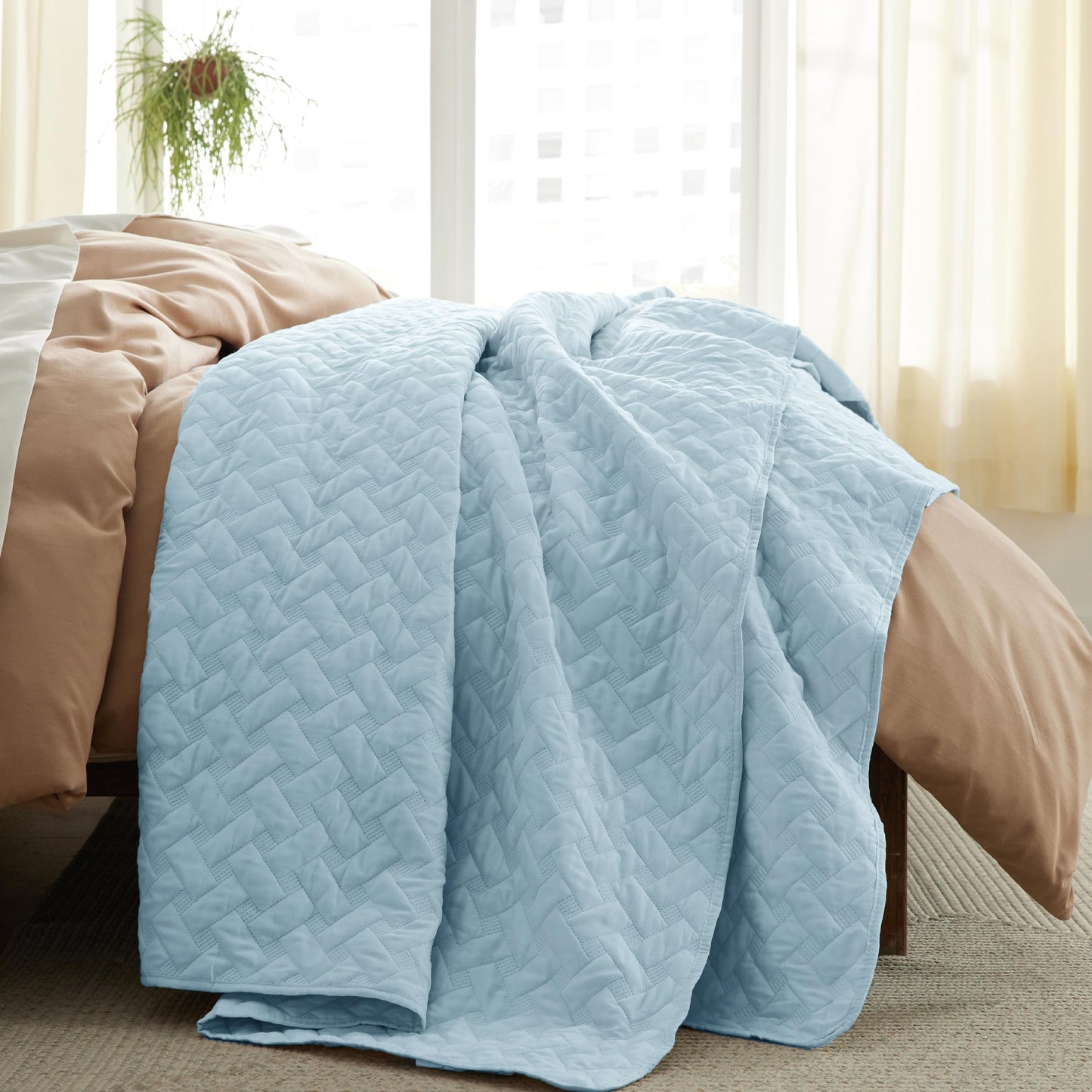 Bedsure Queen Quilt Bedding Set - Lightweight Spring Quilt Full/Queen - Sky Blue Bedspread Queen Size - Bedding Coverlet for All Seasons (Includes 1 Quilt, 2 Pillow Shams)