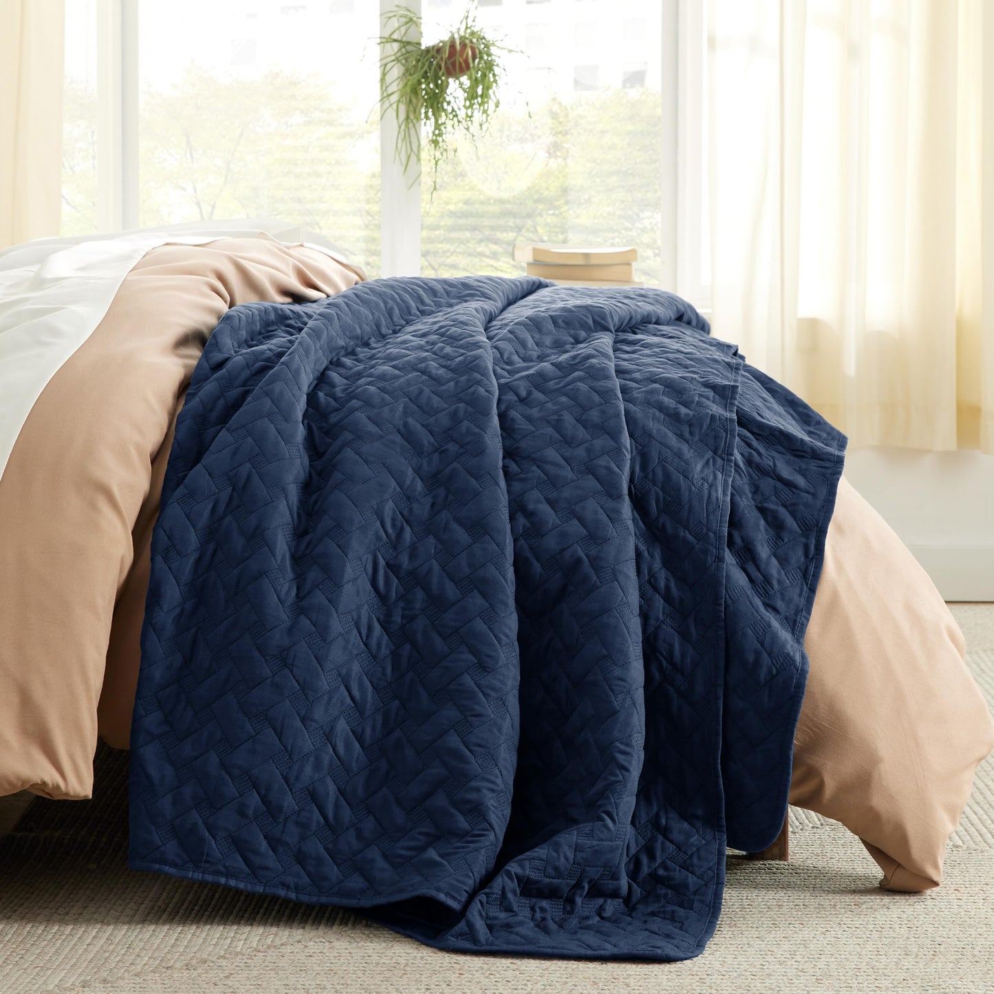 Bedsure Queen Quilt Bedding Set - Lightweight Summer Quilt Full/Queen - Navy Bedspreads Queen Size - Bedding Coverlets for All Seasons (Includes 1 Quilt, 2 Pillow Shams)