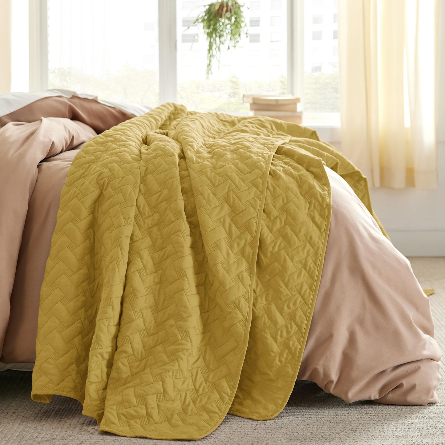 Bedsure Queen Quilt Bedding Set - Lightweight Spring Quilt Full/Queen - Mustard Yellow Bedspread Queen Size - Bedding Coverlet for All Seasons (Includes 1 Quilt, 2 Pillow Shams)