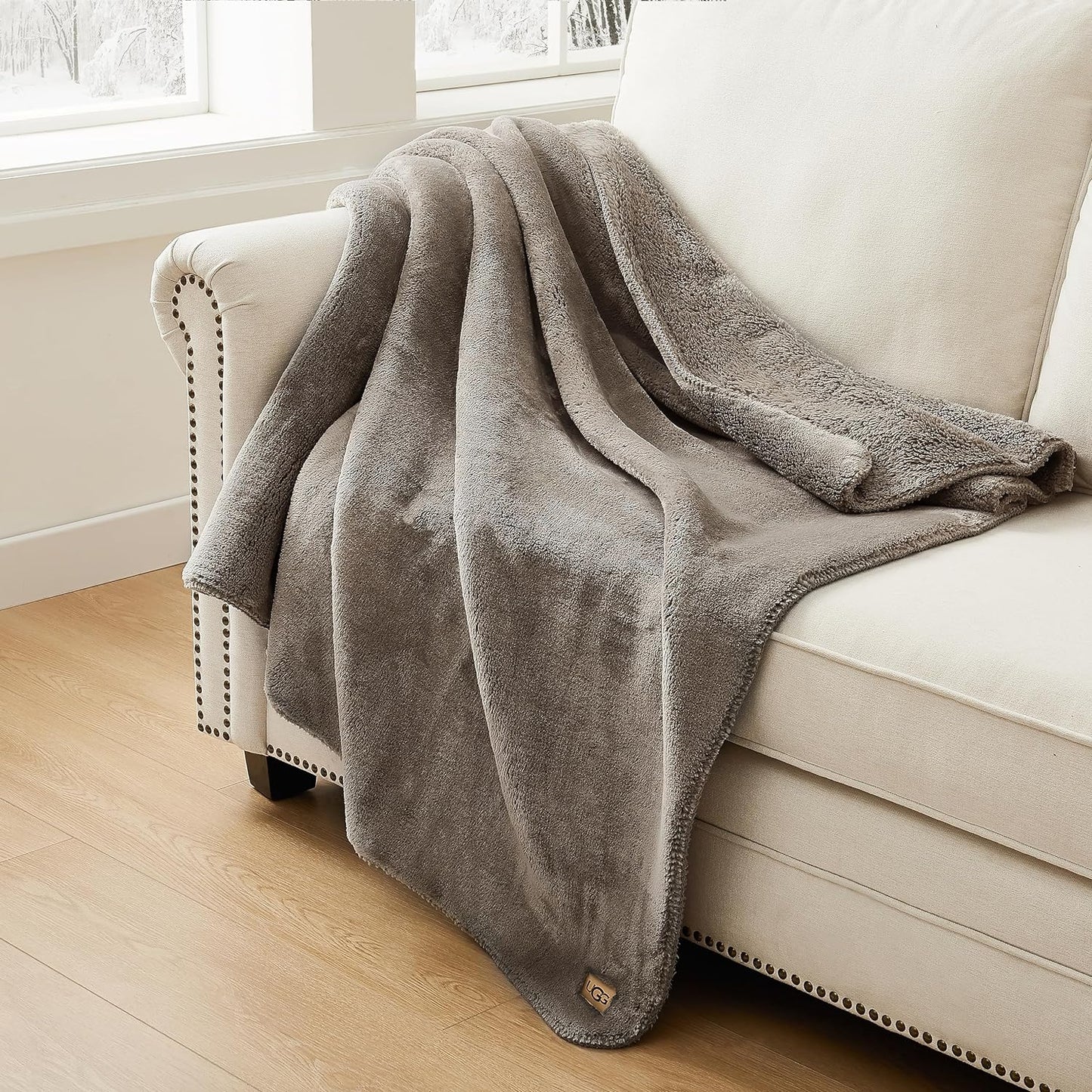 Ugg Whitecap Plush Flannel Oversized Reversible Fleece Throw Blanket