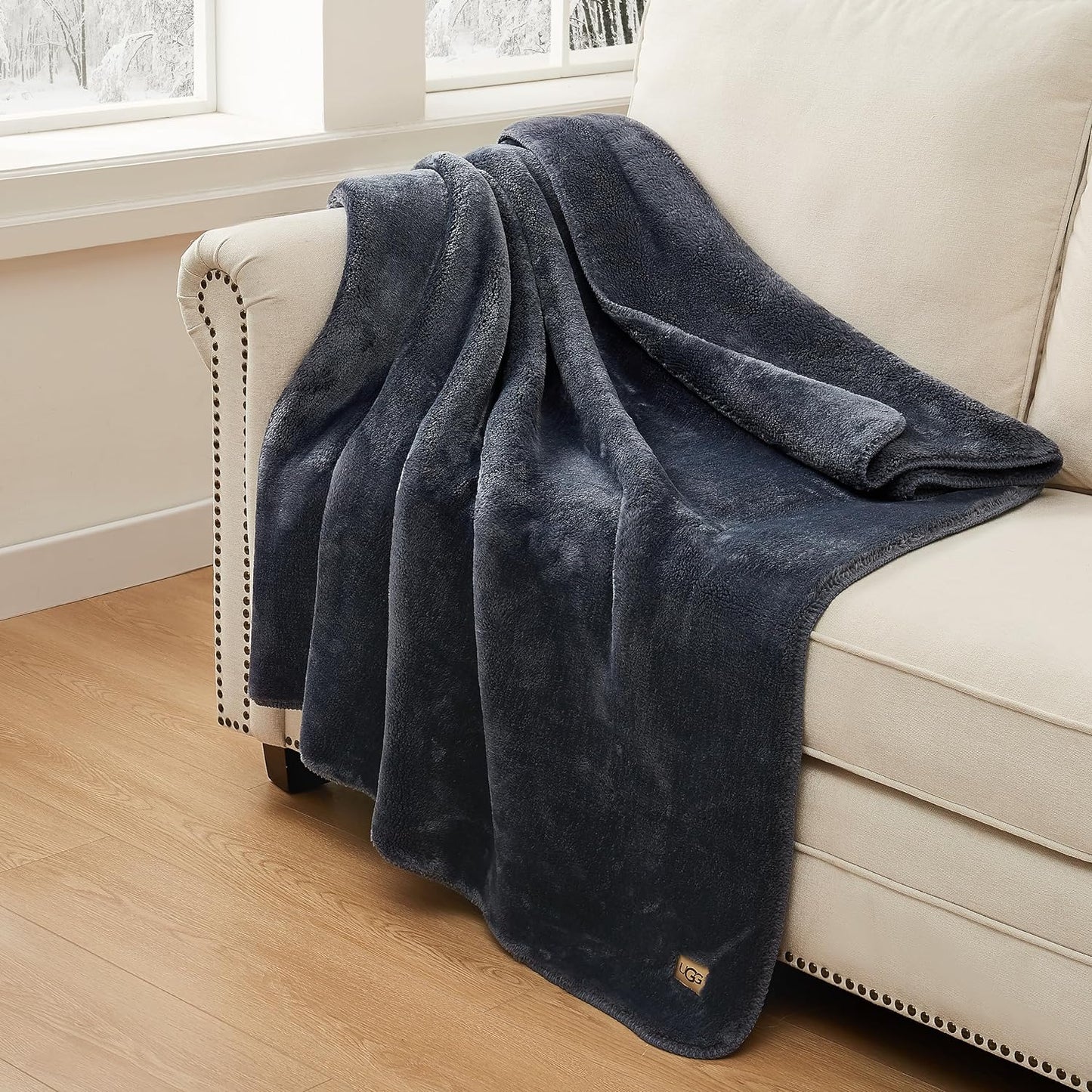 Ugg Whitecap Plush Flannel Oversized Reversible Fleece Throw Blanket