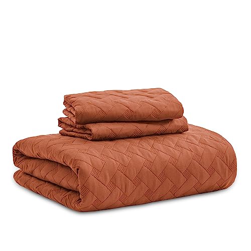 Bedsure Queen Quilt Bedding Set - Lightweight Summer Quilt Full/Queen - Red Orange Bedspread Queen Size - Bedding Coverlet for All Seasons (Includes 1 Quilt, 2 Pillow Shams)