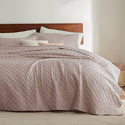 Bedsure Queen Quilt Bedding Set - Lightweight Summer Quilt Full/Queen - Dusty Rose Bedspread Queen Size - Bedding Coverlet for All Seasons (Includes 1 Quilt, 2 Pillow Shams)