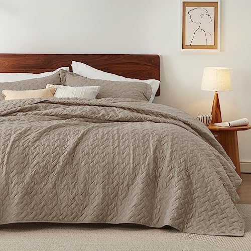 Bedsure Queen Quilt Bedding Set - Lightweight Summer Quilt Full/Queen - Taupe Bedspread Queen Size - Bedding Coverlet for All Seasons (Includes 1 Quilt, 2 Pillow Shams)