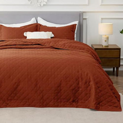 Bedsure Queen Quilt Bedding Set - Soft Ultrasonic Full/Queen Quilt Set - Diamond Bedspread Queen Size - Lightweight Bedding Coverlet for All Seasons (Includes 1 Red Orange Quilt, 2 Pillow Shams)