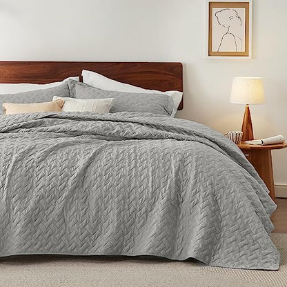 Bedsure Queen Quilt Bedding Set - Lightweight Summer Quilt Full/Queen - Light Grey Bedspread Queen Size - Bedding Coverlet for All Seasons (Includes 1 Quilt, 2 Pillow Shams)