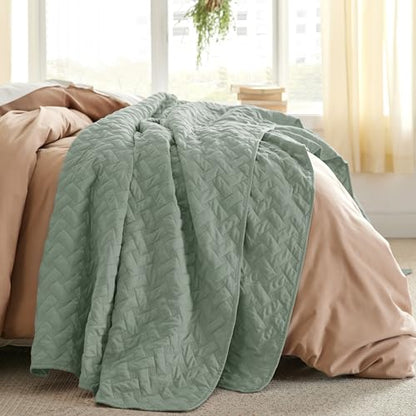 Bedsure Queen Quilt Bedding Set - Lightweight Spring Quilt Full/Queen - Sage Green Bedspread Queen Size - Bedding Coverlet for All Seasons (Includes 1 Quilt, 2 Pillow Shams)