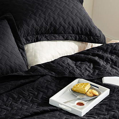 Bedsure Queen Quilt Bedding Set - Lightweight Summer Quilt Full/Queen - Black Bedspreads Queen Size - Bedding Coverlets for All Seasons (Includes 1 Quilt, 2 Pillow Shams)