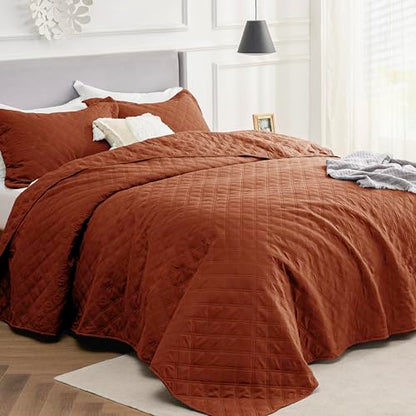 Bedsure Queen Quilt Bedding Set - Soft Ultrasonic Full/Queen Quilt Set - Diamond Bedspread Queen Size - Lightweight Bedding Coverlet for All Seasons (Includes 1 Red Orange Quilt, 2 Pillow Shams)