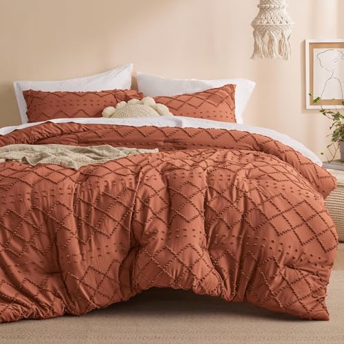 Bedsure Queen Comforter Set - Terracotta Comforter, Boho Tufted Shabby Chic Bedding Comforter Set, 3 Pieces Vintage Farmhouse Bed Set for All Seasons, Fluffy Soft Bedding Set with 2 Pillow Shams