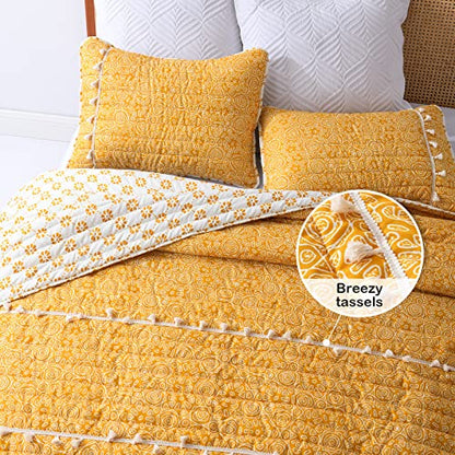 HORIMOTE HOME Boho Style Yellow Queen Quilt Set with Tassle, Soft and Lightweight Bedspread for All Season, Full Size Bed Coverlet with 2 Matching Pillow Shams (3 Pieces)