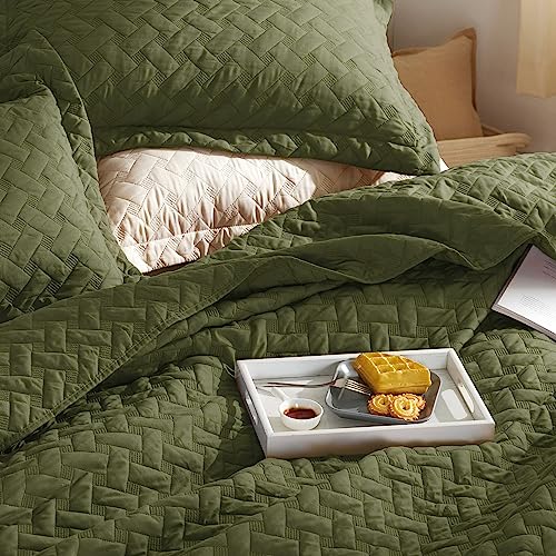 Bedsure Queen Quilt Bedding Set - Lightweight Summer Quilt Full/Queen - Olive Green Bedspread Queen Size - Bedding Coverlet for All Seasons (Includes 1 Quilt, 2 Pillow Shams)