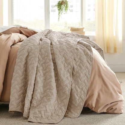Bedsure Queen Quilt Bedding Set - Lightweight Spring Quilt Full/Queen - Light Camel Bedspread Queen Size - Bedding Coverlet for All Seasons (Includes 1 Quilt, 2 Pillow Shams)