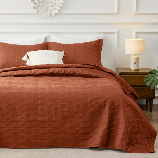 Bedsure Queen Quilt Bedding Set - Soft Ultrasonic Full/Queen Quilt Set - Geometric Bedspread Queen Size - Lightweight Bedding Coverlet for All Seasons (Includes 1 Red Orange Quilt, 2 Pillow Shams)