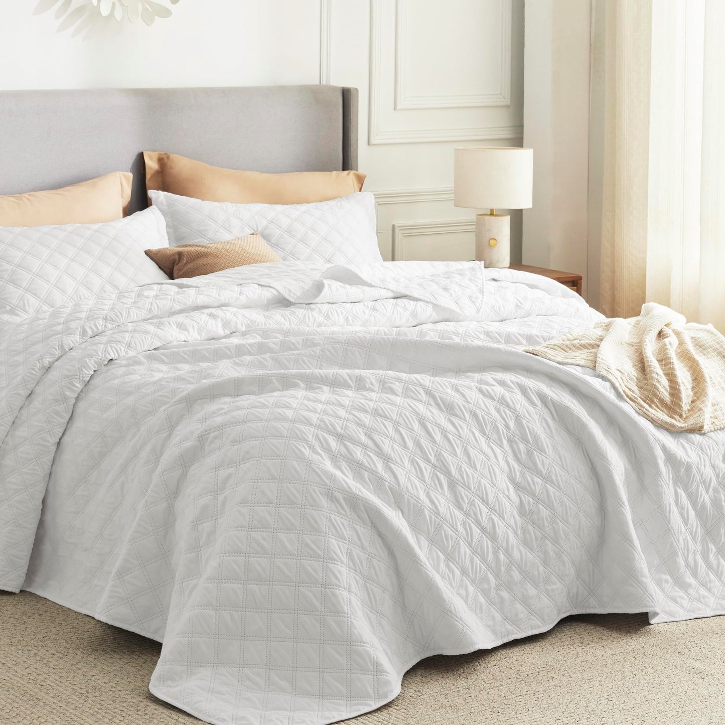 Bedsure Queen Quilt Bedding Set - Soft Ultrasonic Full/Queen Quilt Set - Diamond Bedspread Queen Size - Lightweight Bedding Coverlet for All Seasons (Includes 1 White Quilt, 2 Pillow Shams)