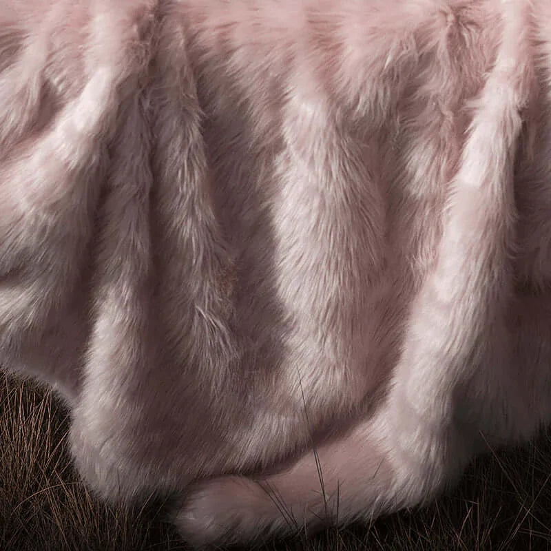 The best faux fur blanket with luxurious pink material and velvet lining is suitable for both decoration and keeping warm.