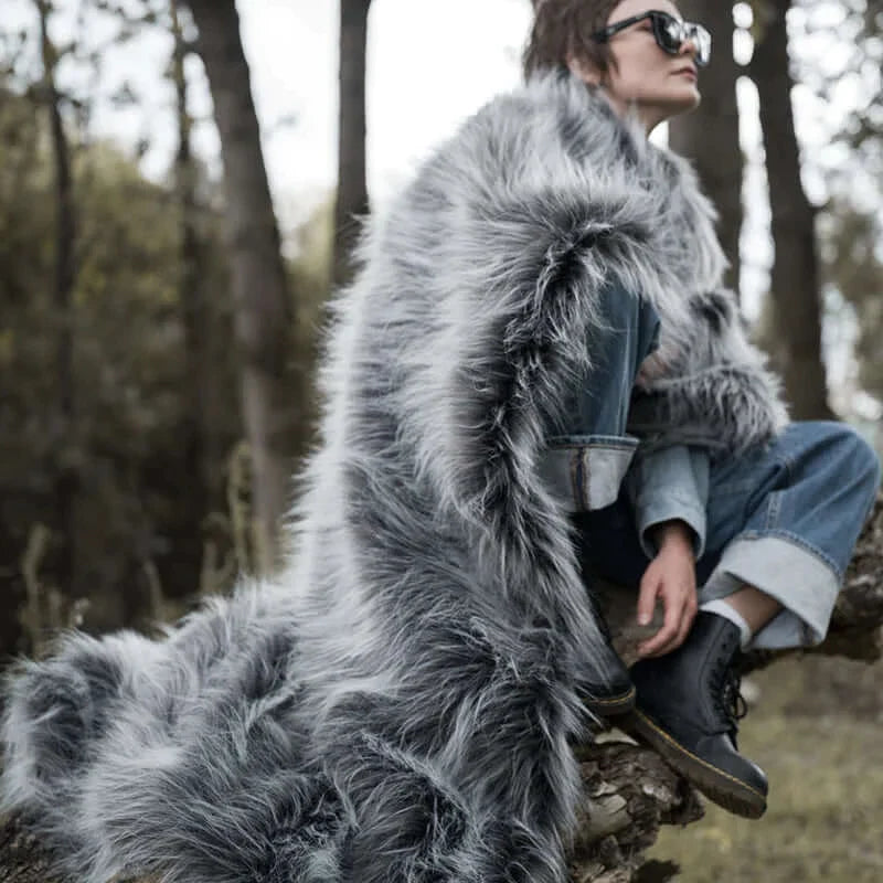 The king size grey faux fur blanket can keep you warm. It's multifunctional and can also be used as home decoration.