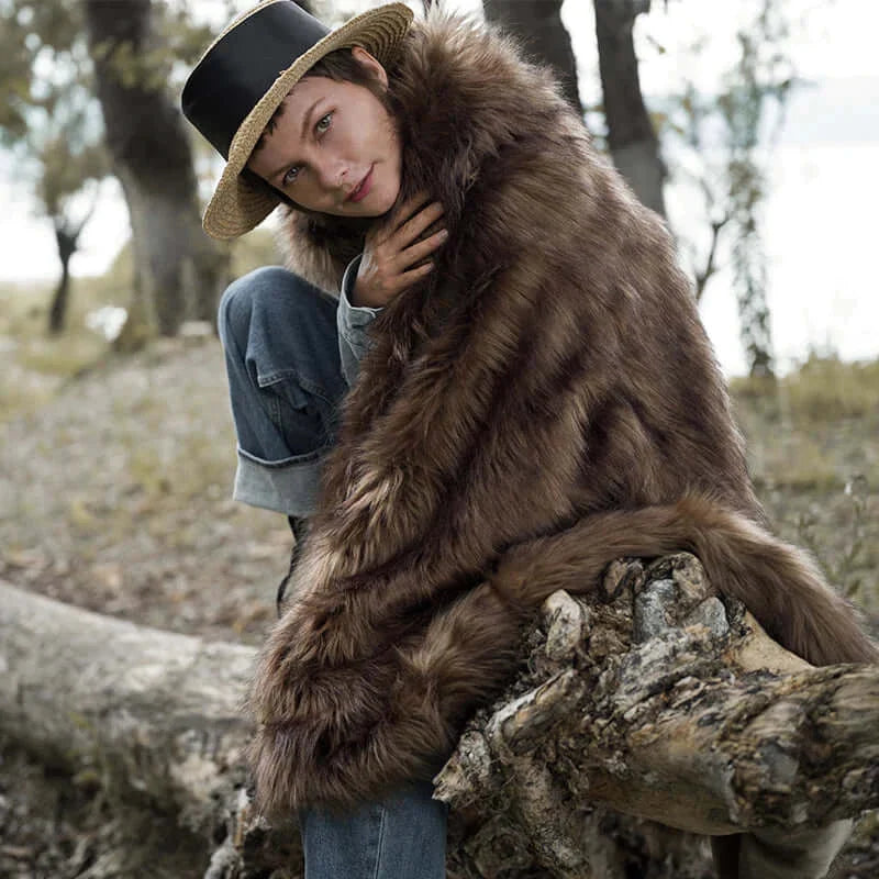The queen size brown faux fur blanket has unbelievable soft velvet lining and 100% cruelty-free luxurious fur. 