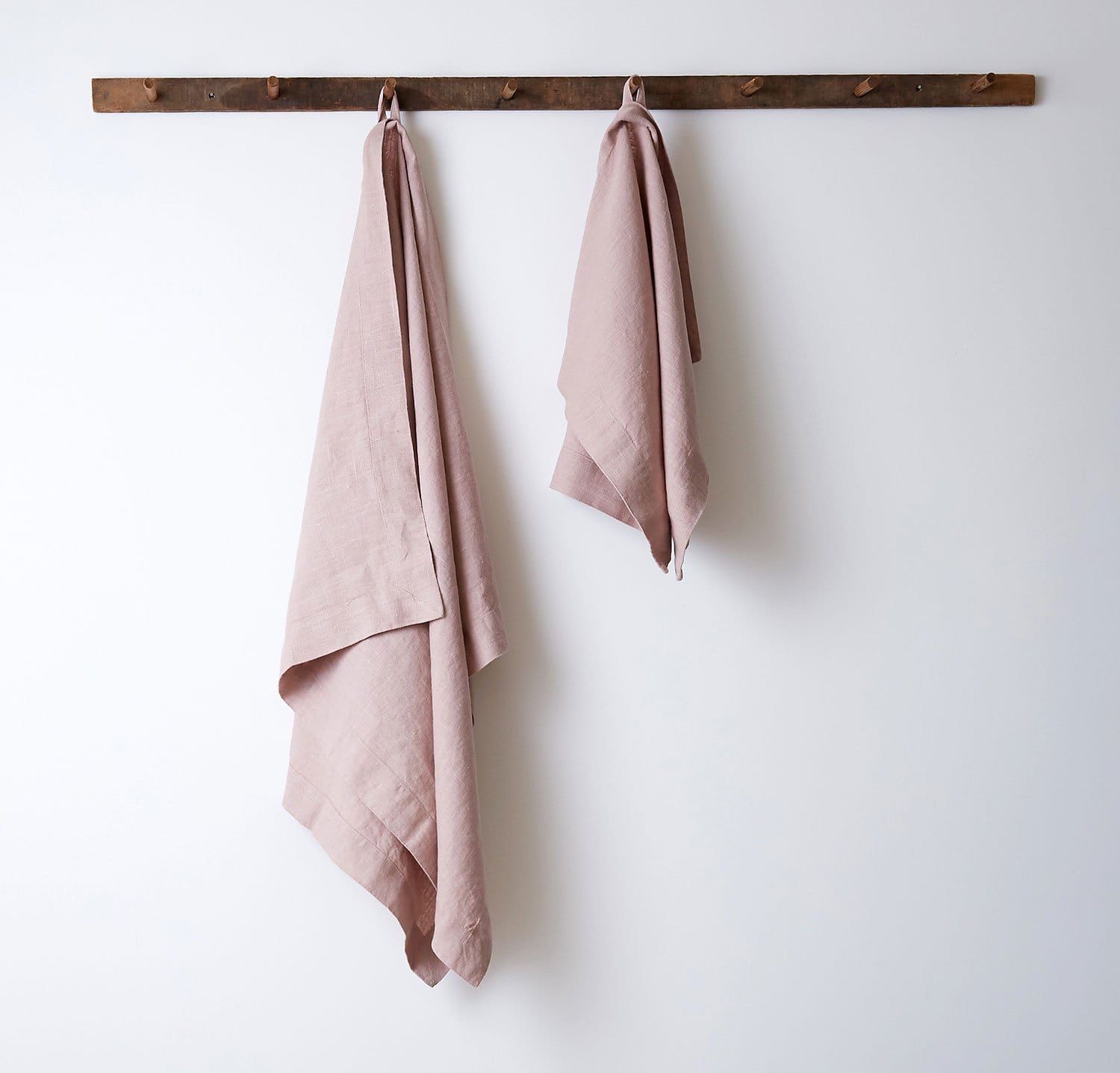 hanging 100% linen bath towel sturdy antimicrobial fast drying heavyweight Orkney linen fabric rose light pink color