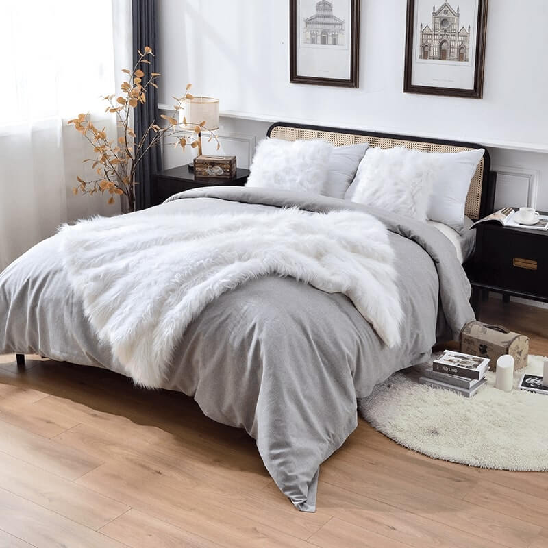 The small size 100% cruelty-free white faux fur blanket is great for both decoration and keeping warm. It's easy to wash and extremely soft.